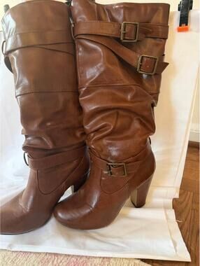 Brown women's boots 7.5